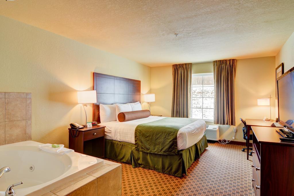 Cobblestone Hotel & Suites - Punxsutawney Exteriör bild
