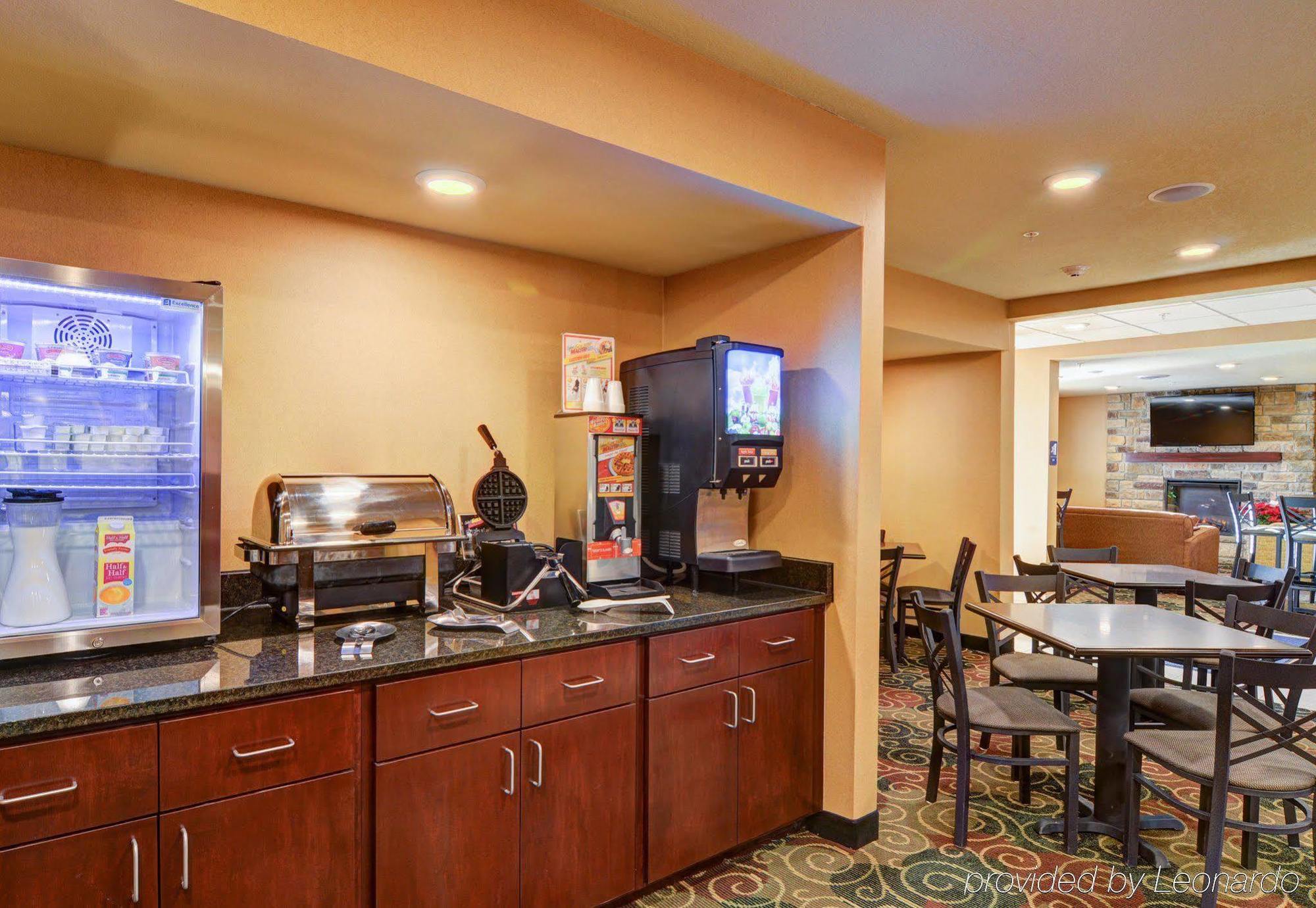 Cobblestone Hotel & Suites - Punxsutawney Exteriör bild