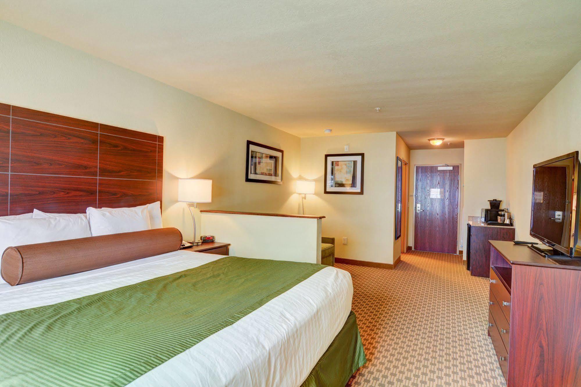 Cobblestone Hotel & Suites - Punxsutawney Exteriör bild
