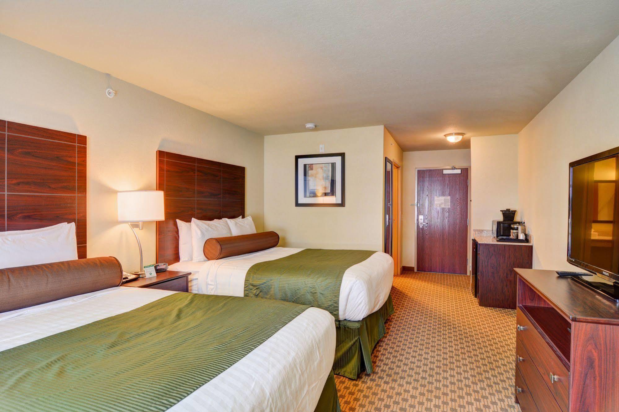 Cobblestone Hotel & Suites - Punxsutawney Exteriör bild