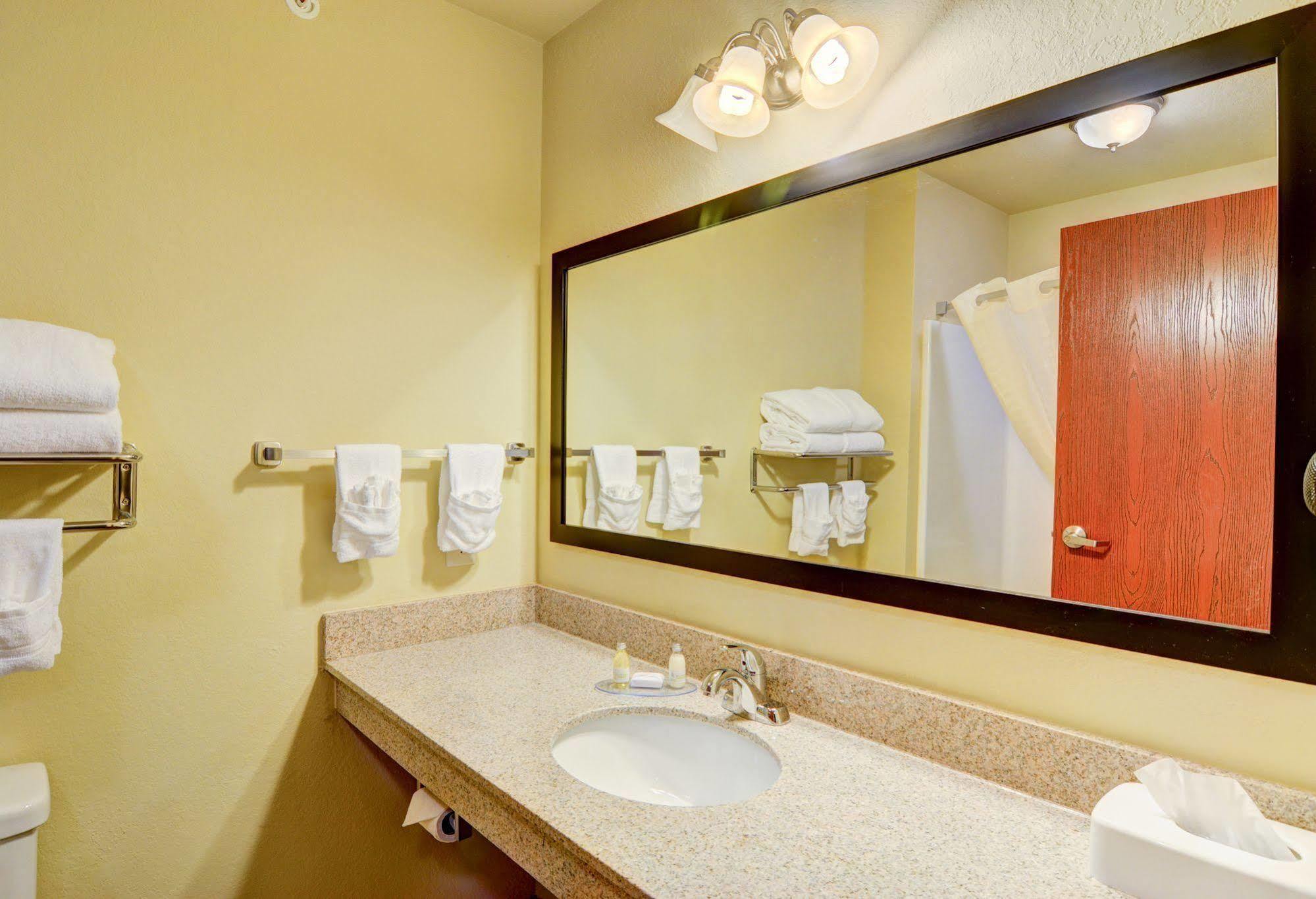 Cobblestone Hotel & Suites - Punxsutawney Exteriör bild