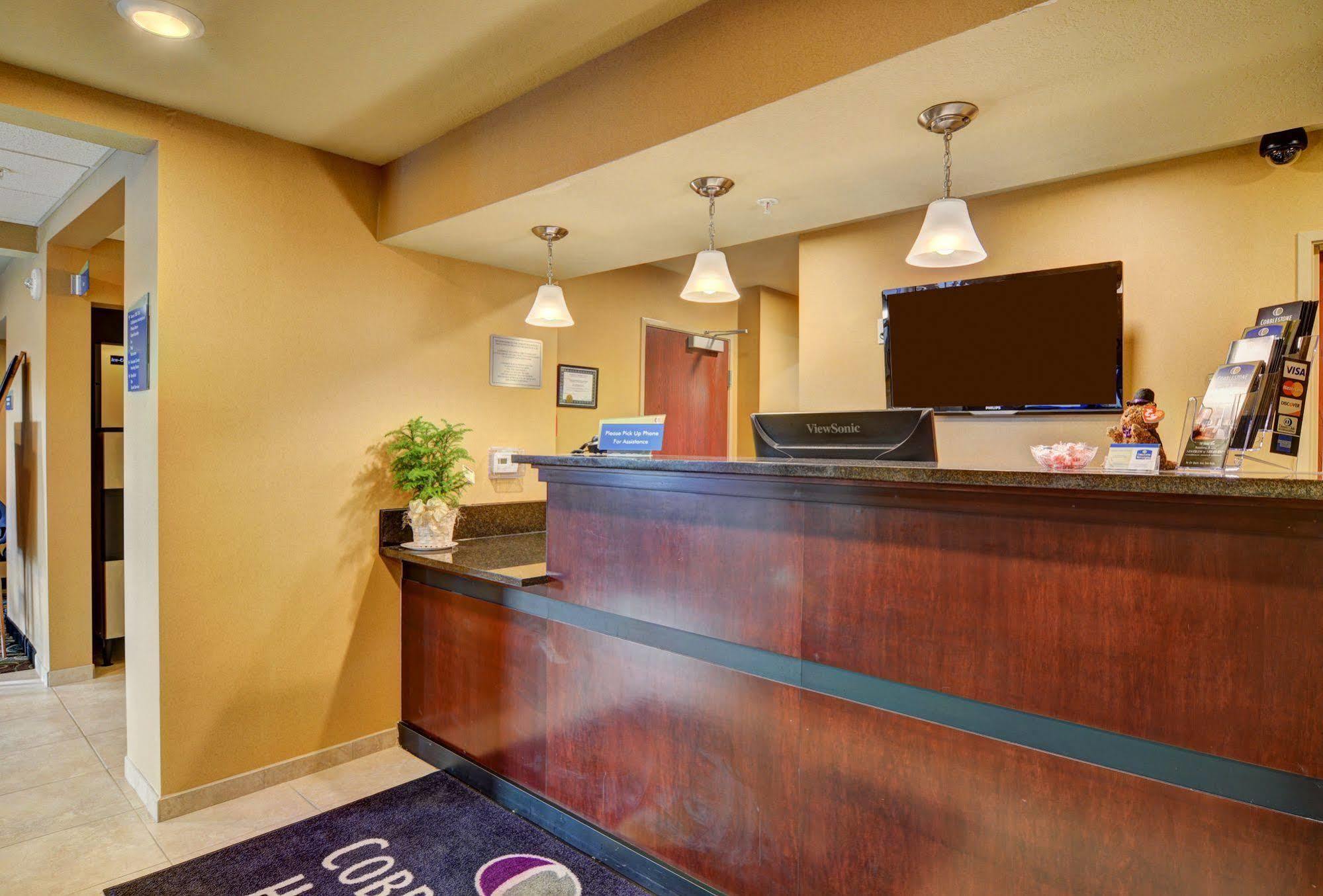 Cobblestone Hotel & Suites - Punxsutawney Exteriör bild