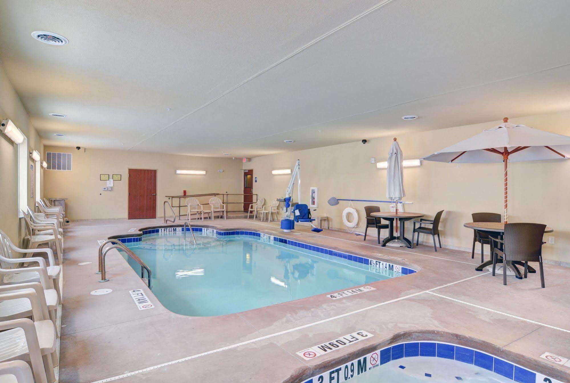 Cobblestone Hotel & Suites - Punxsutawney Exteriör bild
