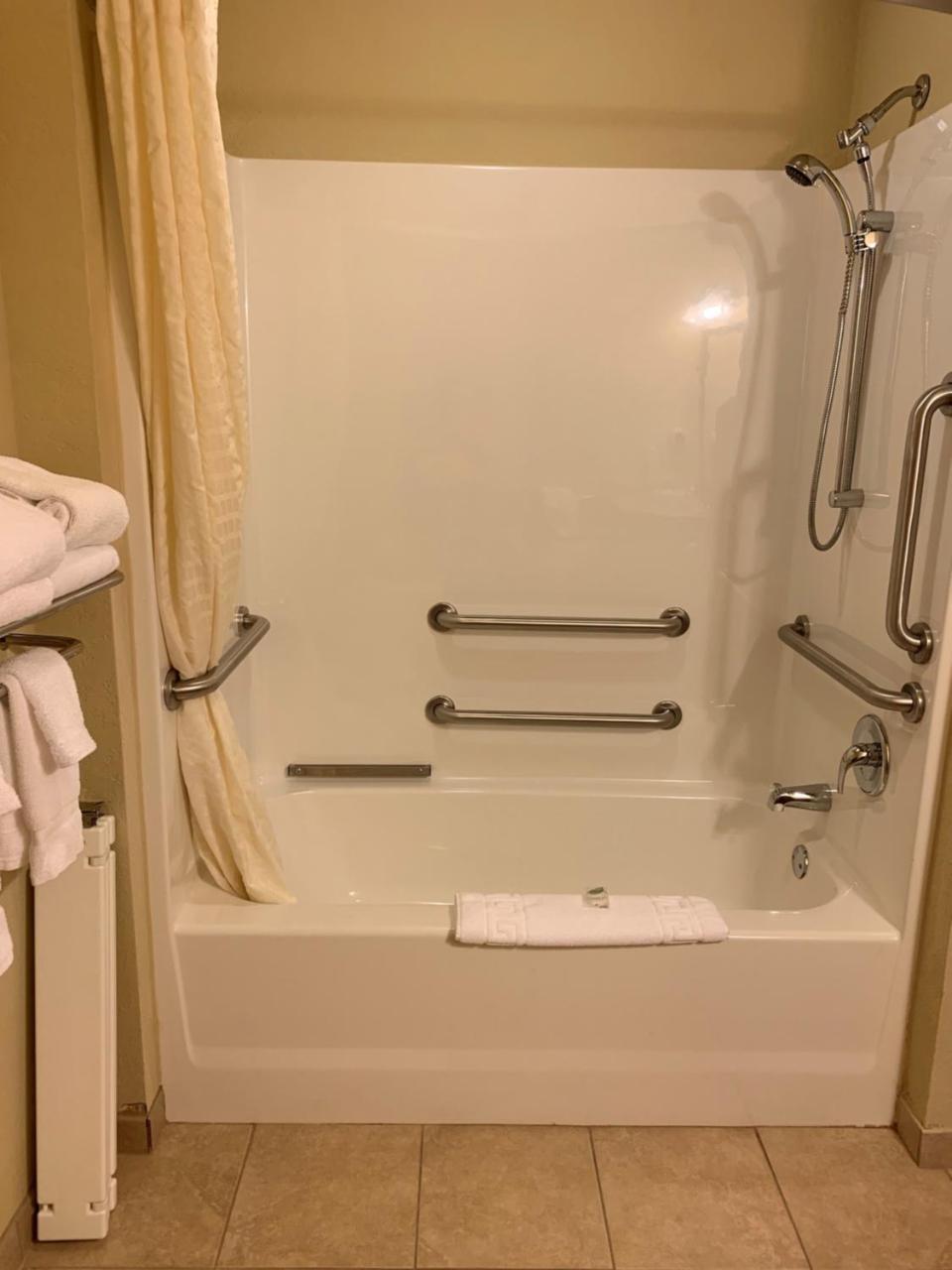 Cobblestone Hotel & Suites - Punxsutawney Exteriör bild